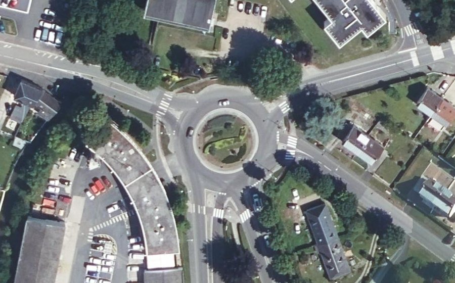 Vue aérienne du Rond-point anonyme n°23048346