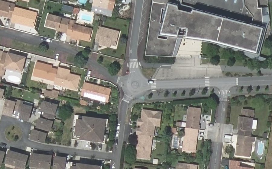 Vue aérienne du Rond-point anonyme n°230514683