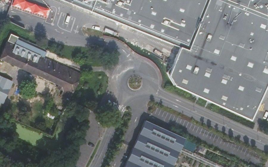 Vue aérienne du Rond-point anonyme n°23053909