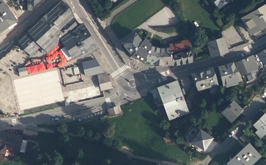 Vue aérienne du Rond-point anonyme n°23057534