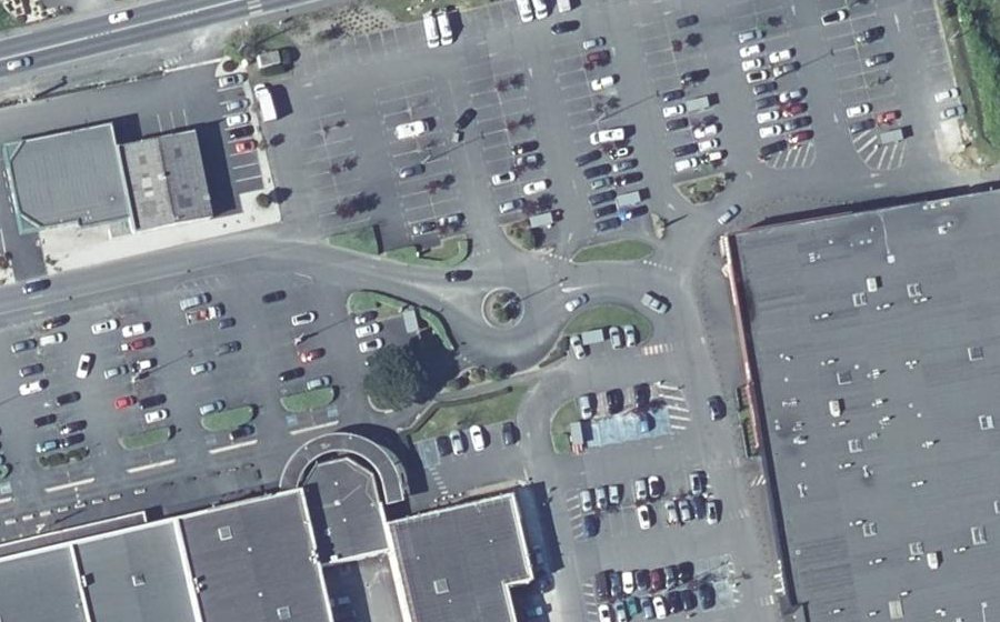 Vue aérienne du Rond-point anonyme n°230578235