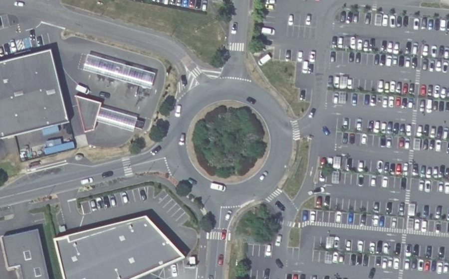 Vue aérienne du Rond-point anonyme n°23058874
