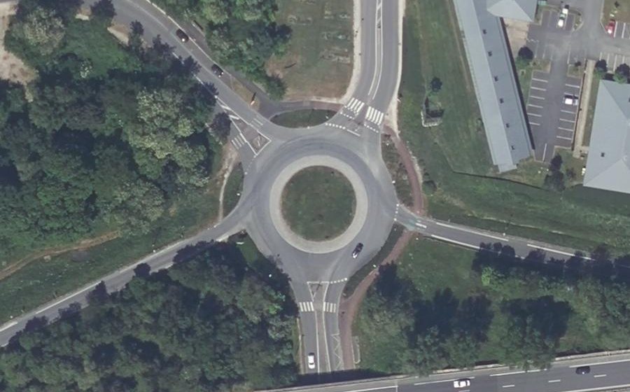Vue aérienne du Rond-point anonyme n°23058883