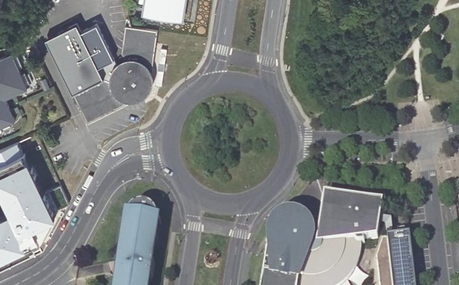 Vue aérienne du Rond-point anonyme n°23059055