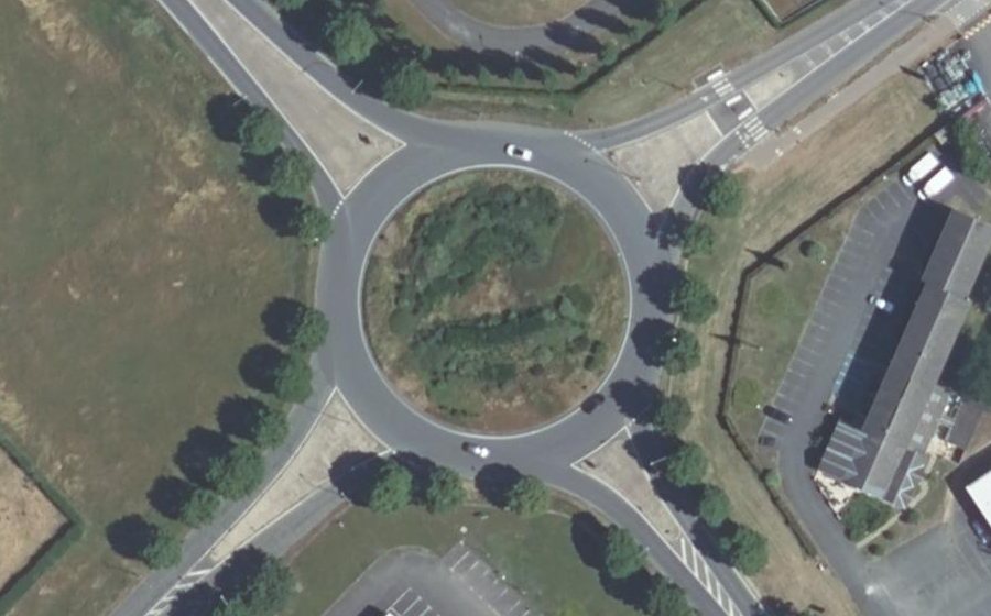Vue aérienne du Rond-point anonyme n°23061192