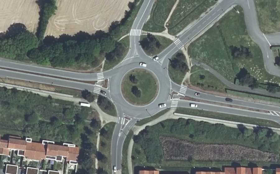 Vue aérienne du Rond-point anonyme n°23071478