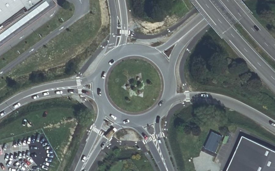 Vue aérienne du Rond-point anonyme n°23075927