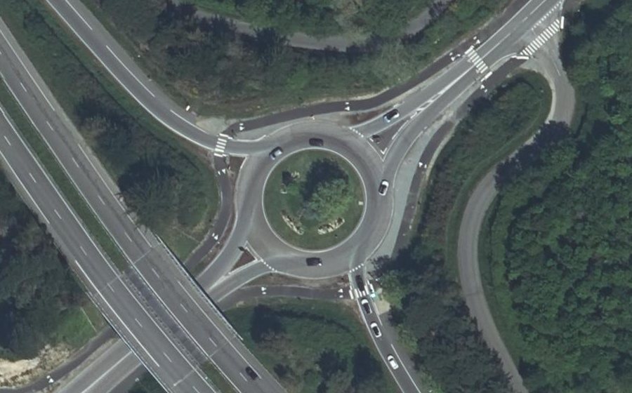 Vue aérienne du Rond-point anonyme n°23075928