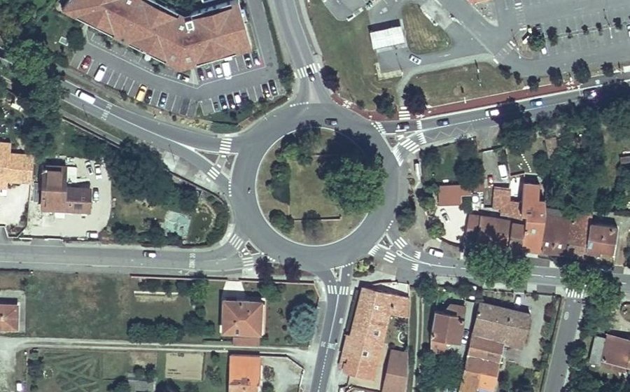 Vue aérienne du Rond-point anonyme n°23076346