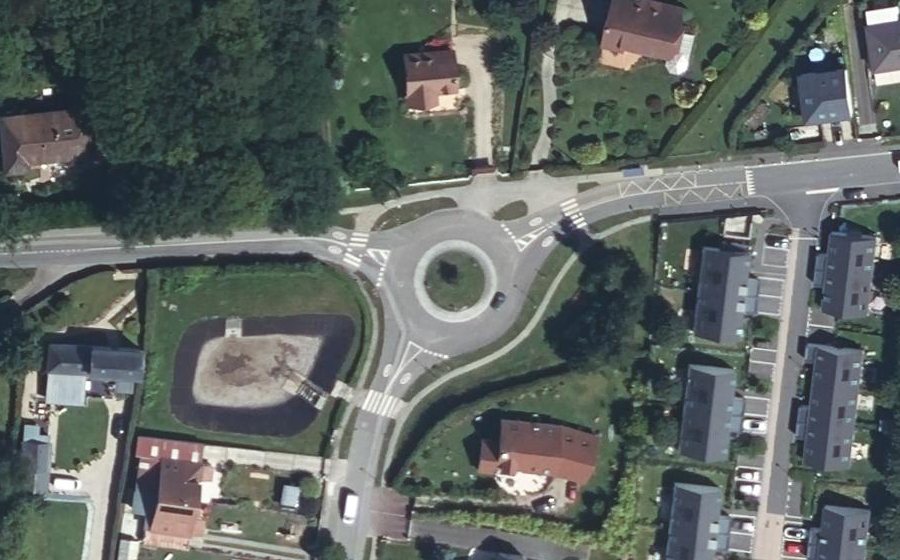 Vue aérienne du Rond-point anonyme n°23079069