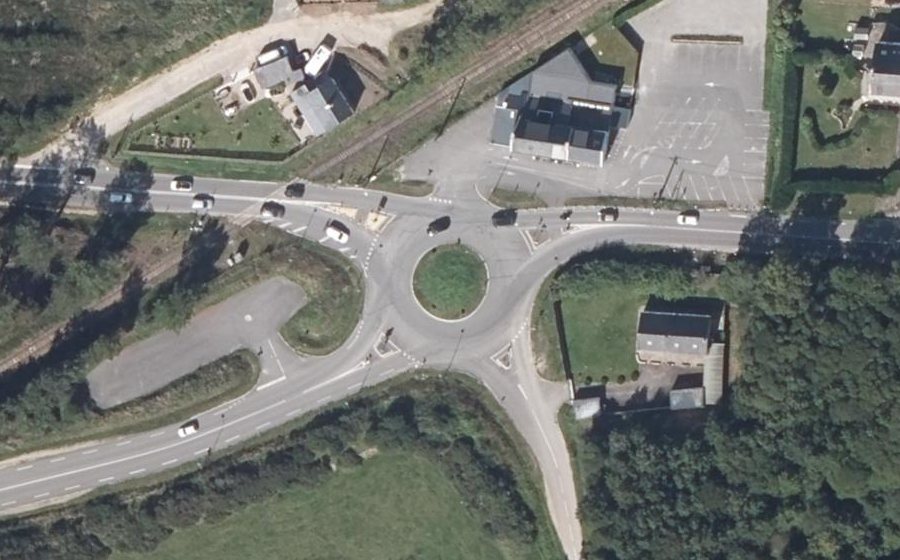 Vue aérienne du Rond-point anonyme n°230815787