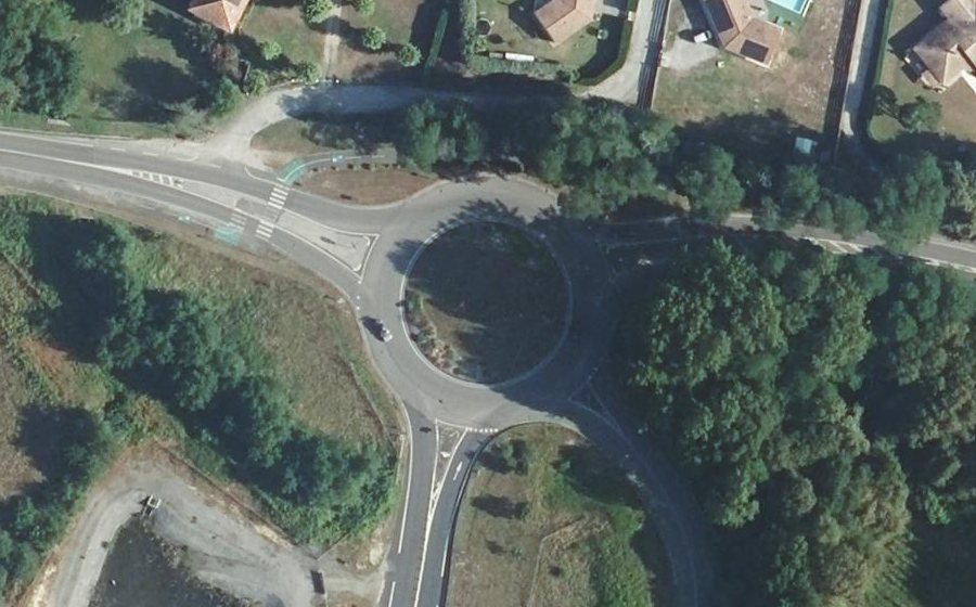 Vue aérienne du Rond-point anonyme n°23081759