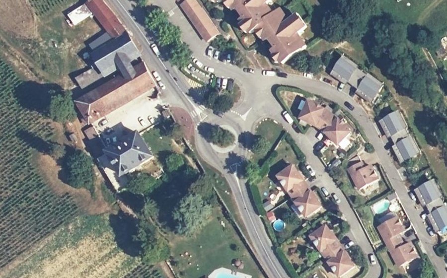 Vue aérienne du Rond-point anonyme n°23083343