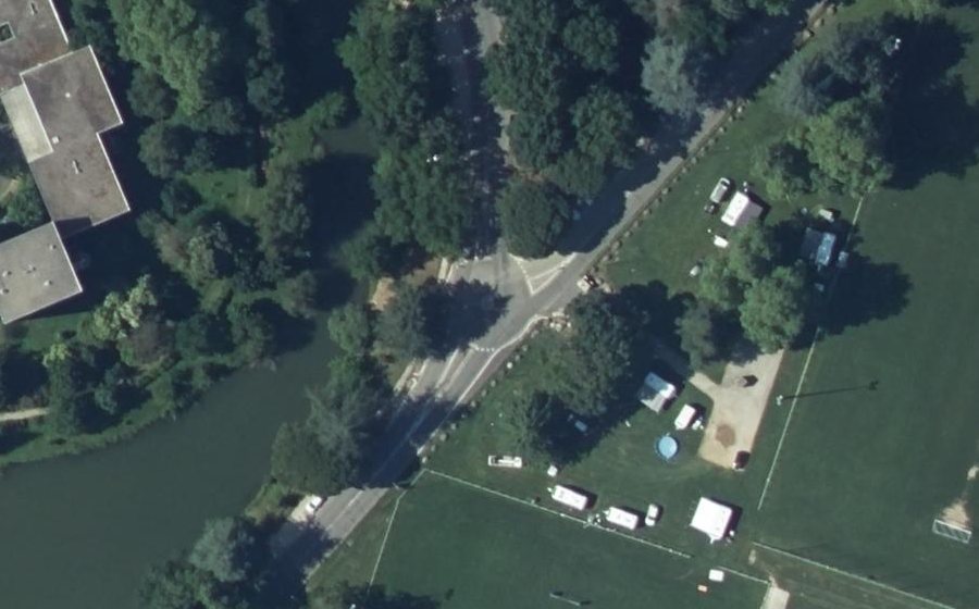 Vue aérienne du Rond-point anonyme n°230853305
