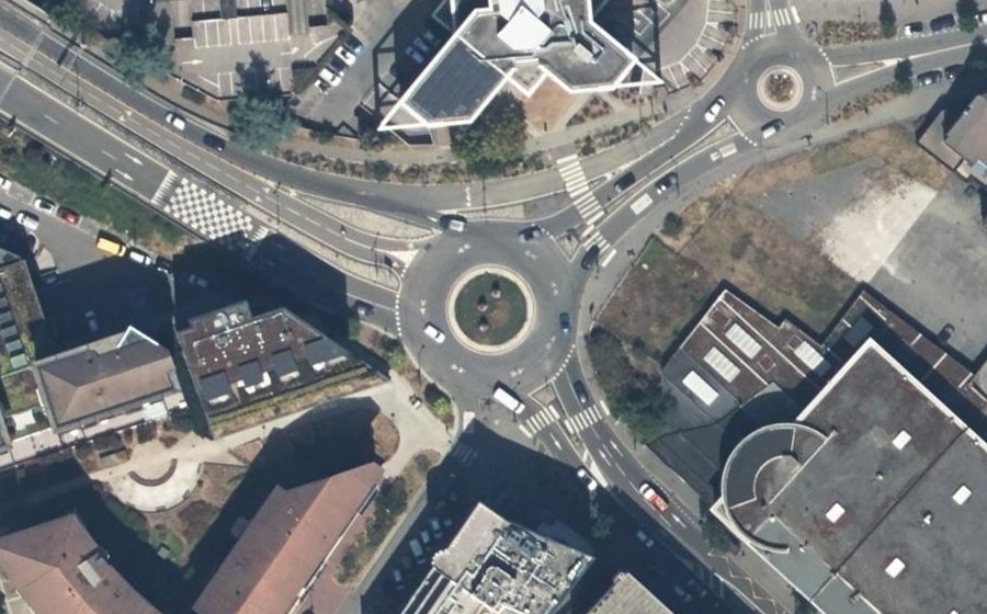 Vue aérienne du Rond-point anonyme n°230893209