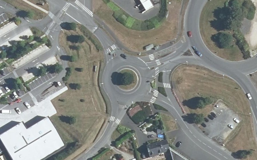Vue aérienne du Rond-point anonyme n°230893222