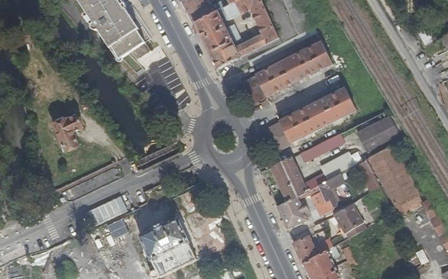 Vue aérienne du Rond-point anonyme n°23090172