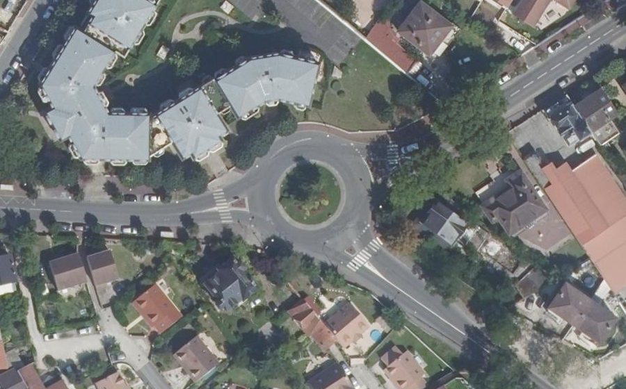 Vue aérienne du Rond-point anonyme n°23090629