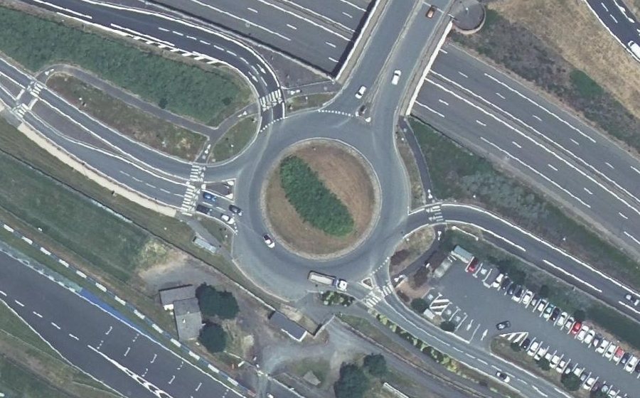Vue aérienne du Rond-point anonyme n°23092695