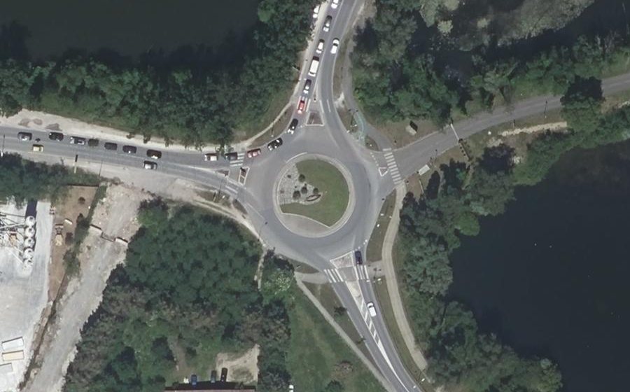 Vue aérienne du Rond-point anonyme n°230950311