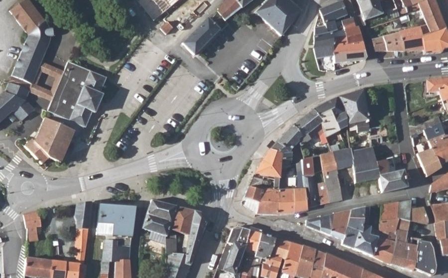 Vue aérienne du Rond-point anonyme n°230952441