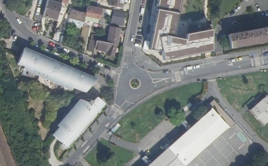 Vue aérienne du Rond-point anonyme n°23095577