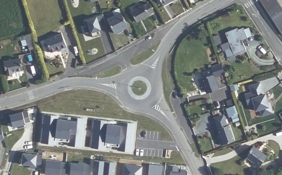 Vue aérienne du Rond-point anonyme n°230957035