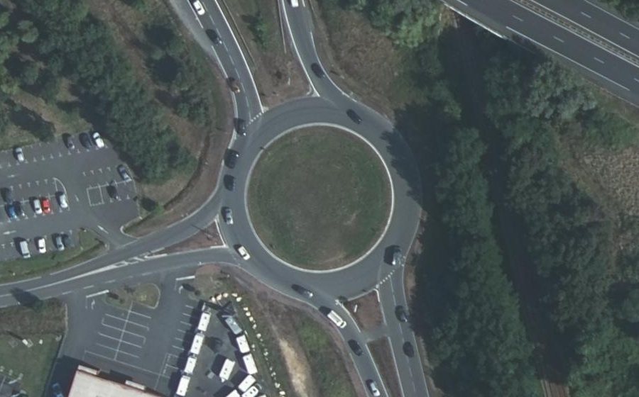 Vue aérienne du Rond-point anonyme n°23096129