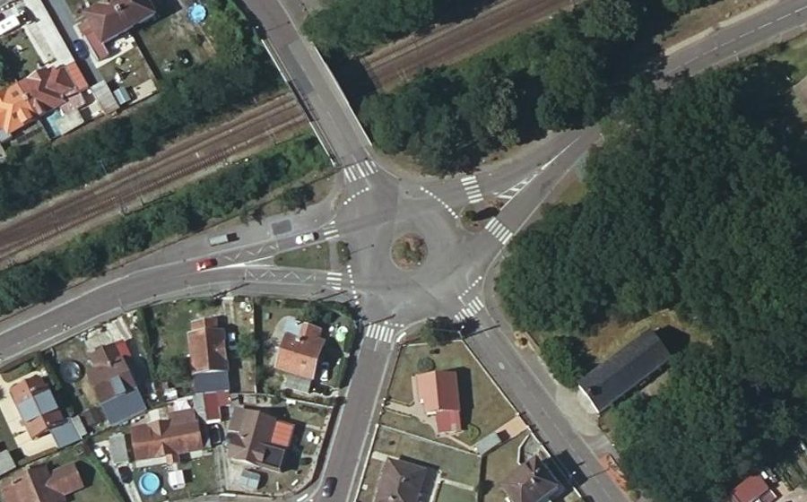 Vue aérienne du Rond-point anonyme n°230961855