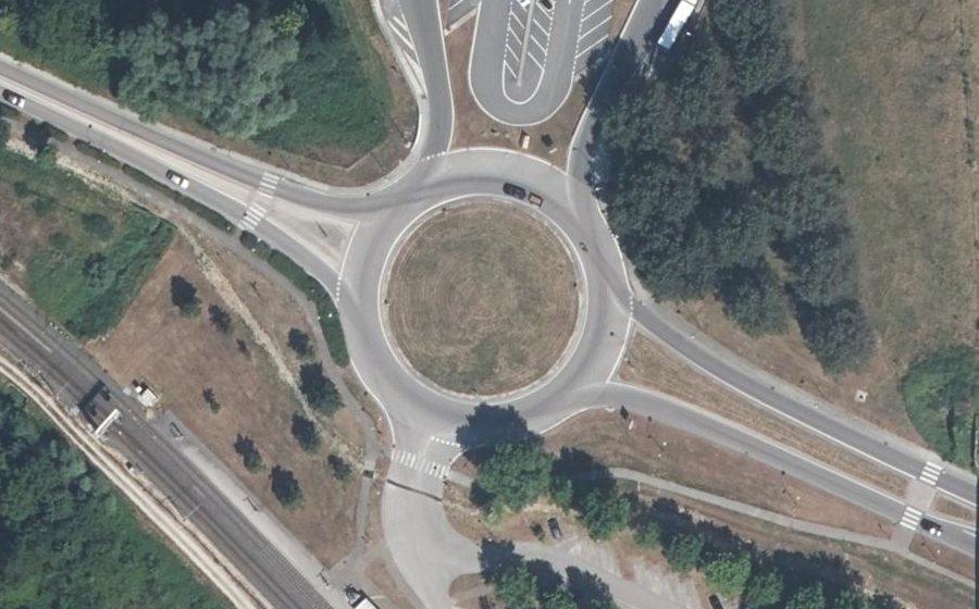 Vue aérienne du Rond-point anonyme n°23097621