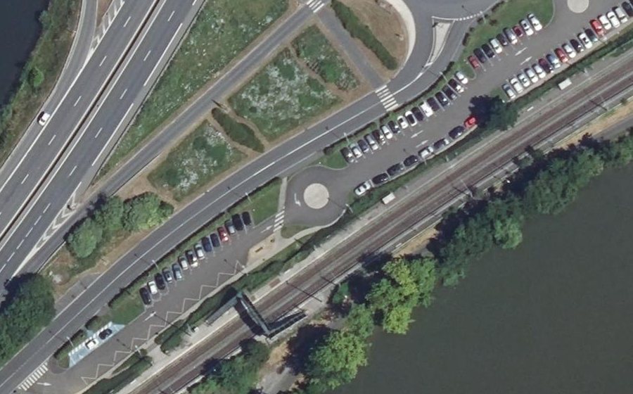 Vue aérienne du Rond-point anonyme n°230984161