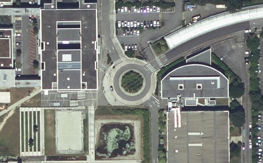 Vue aérienne du Rond-point anonyme n°23100930