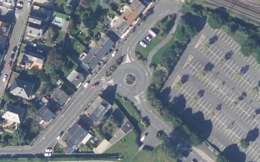 Vue aérienne du Rond-point anonyme n°231025899
