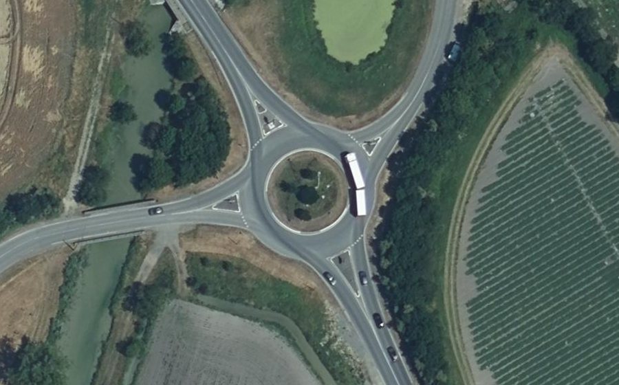 Vue aérienne du Rond-point anonyme n°23107466