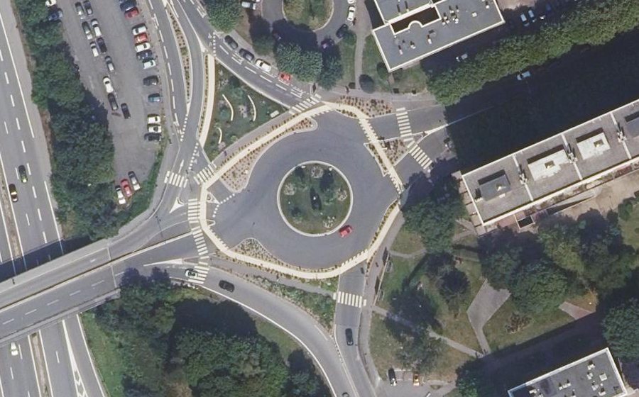 Vue aérienne du Rond-point anonyme n°231086599