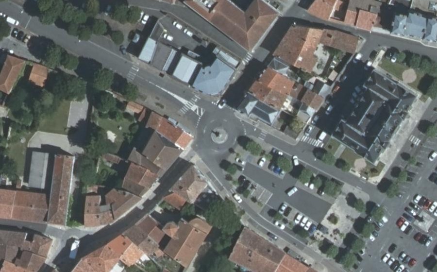 Vue aérienne du Rond-point anonyme n°231092327