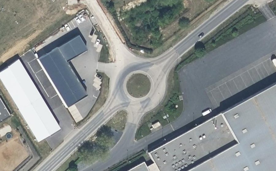 Vue aérienne du Rond-point anonyme n°231124216