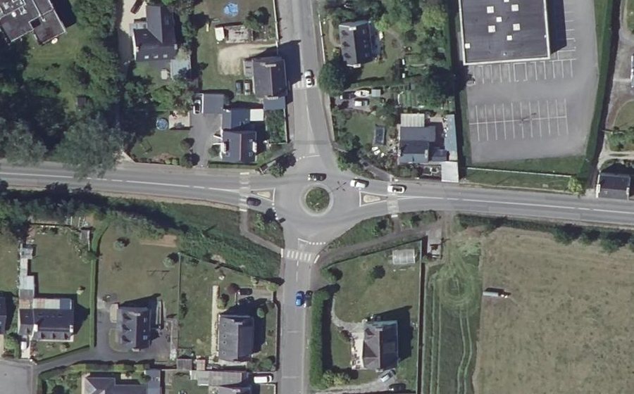 Vue aérienne du Rond-point anonyme n°231195738