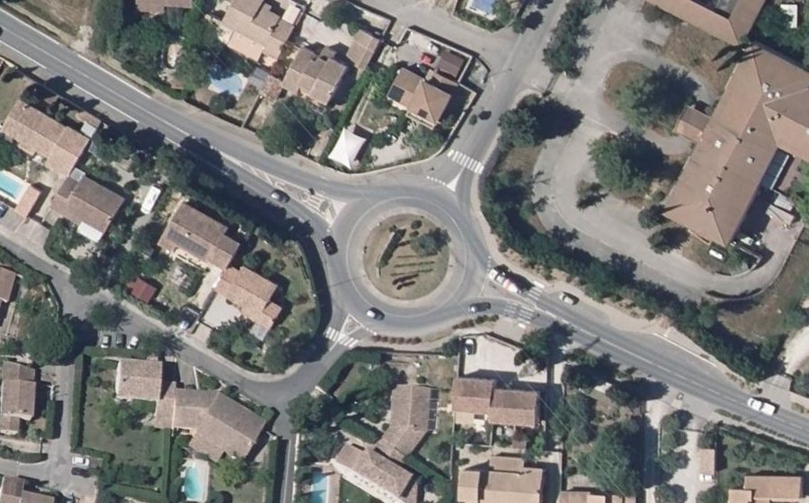 Vue aérienne du Rond-point anonyme n°23119834
