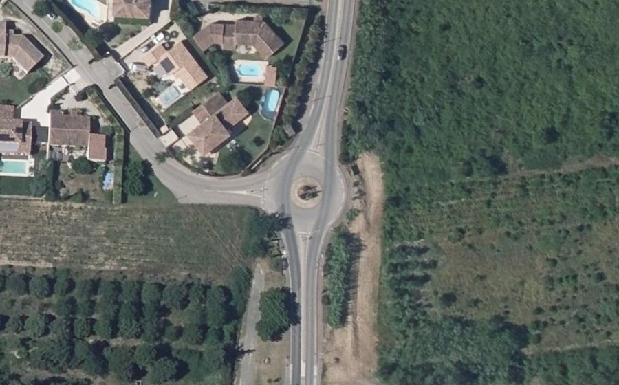 Vue aérienne du Rond-point anonyme n°23119905