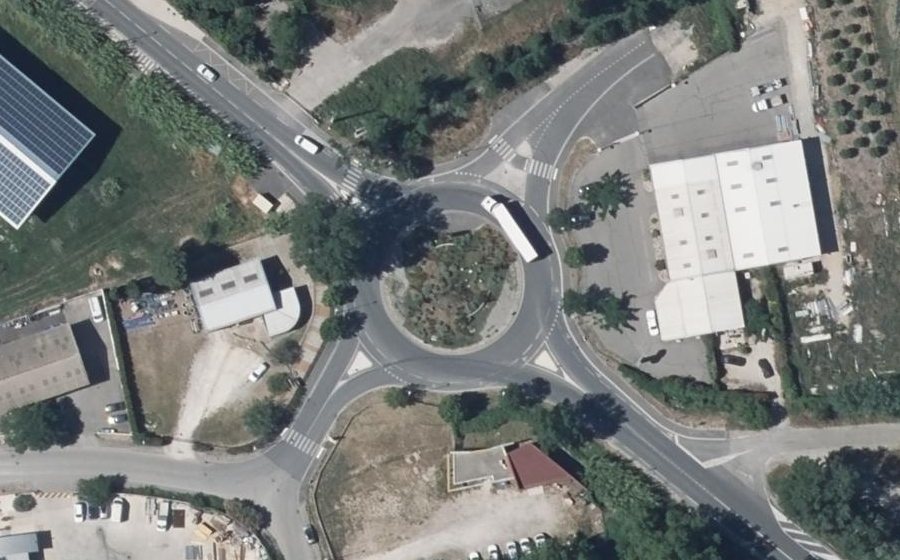 Vue aérienne du Rond-point anonyme n°23119911