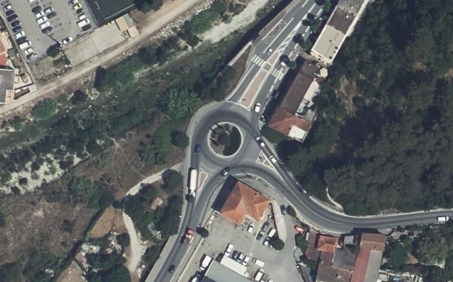 Vue aérienne du Rond-point anonyme n°23120646