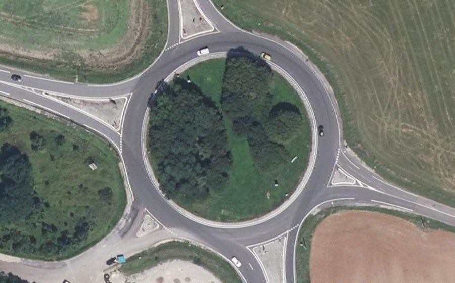 Vue aérienne du Rond-point anonyme n°23121712