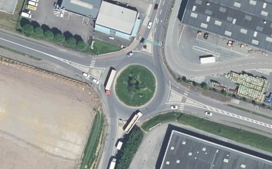 Vue aérienne du Rond-point anonyme n°23121713