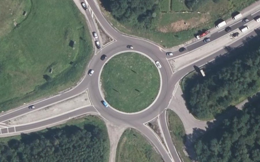 Vue aérienne du Rond-point anonyme n°23121854