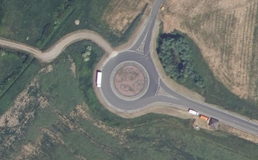 Vue aérienne du Rond-point anonyme n°231248982