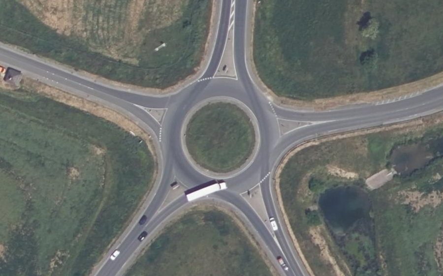 Vue aérienne du Rond-point anonyme n°231248984