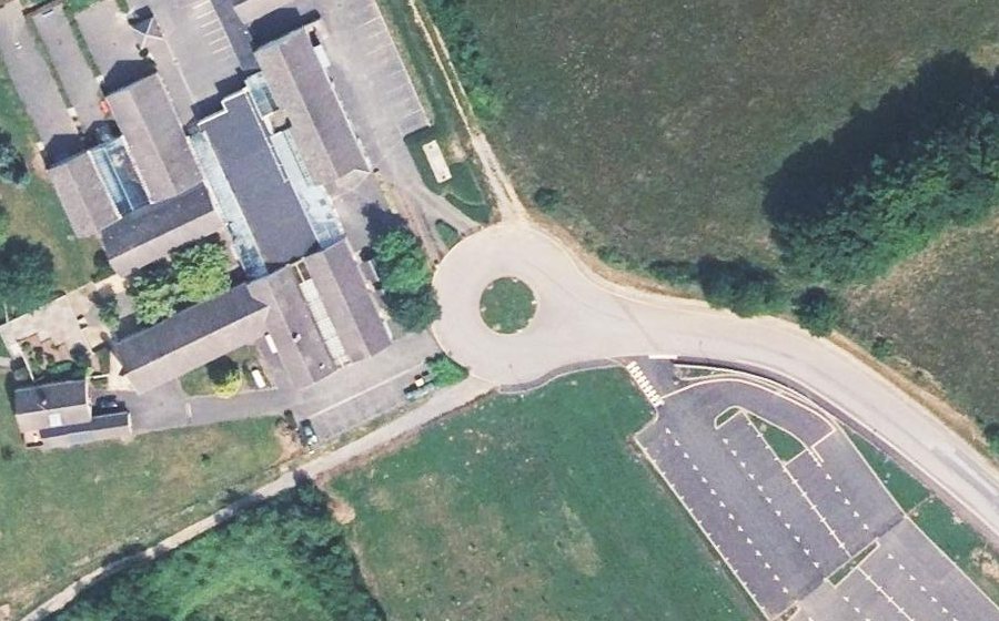 Vue aérienne du Rond-point anonyme n°231258501