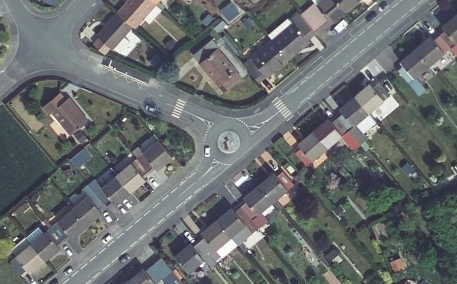 Vue aérienne du Rond-point anonyme n°231295518