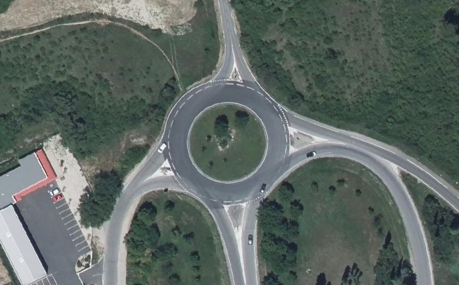Vue aérienne du Rond-point anonyme n°23132892
